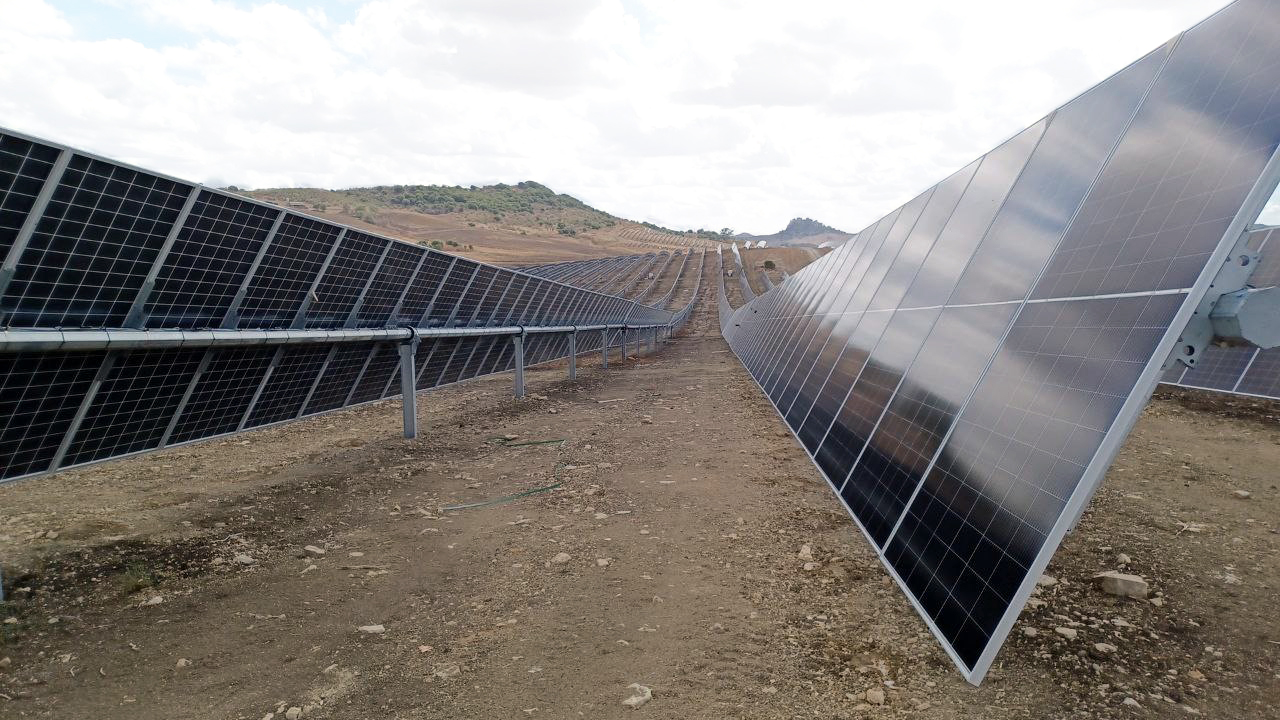 PVH sets a new industry benchmark with a 2° slope tolerance between posts in solar tracker installations
