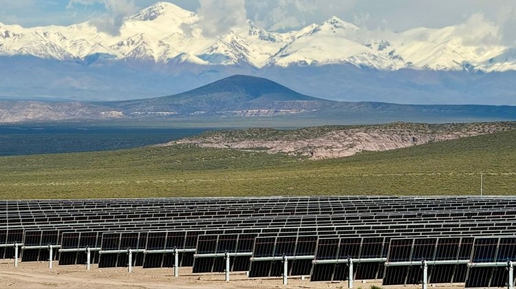 January 2, 2026Genneia fast-tracks 140 MW San Rafael solar project in Argentina