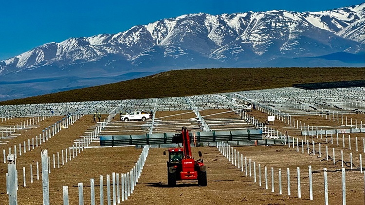 SIMM apunta a la brecha en la construcción de renovables y BESS en Argentina